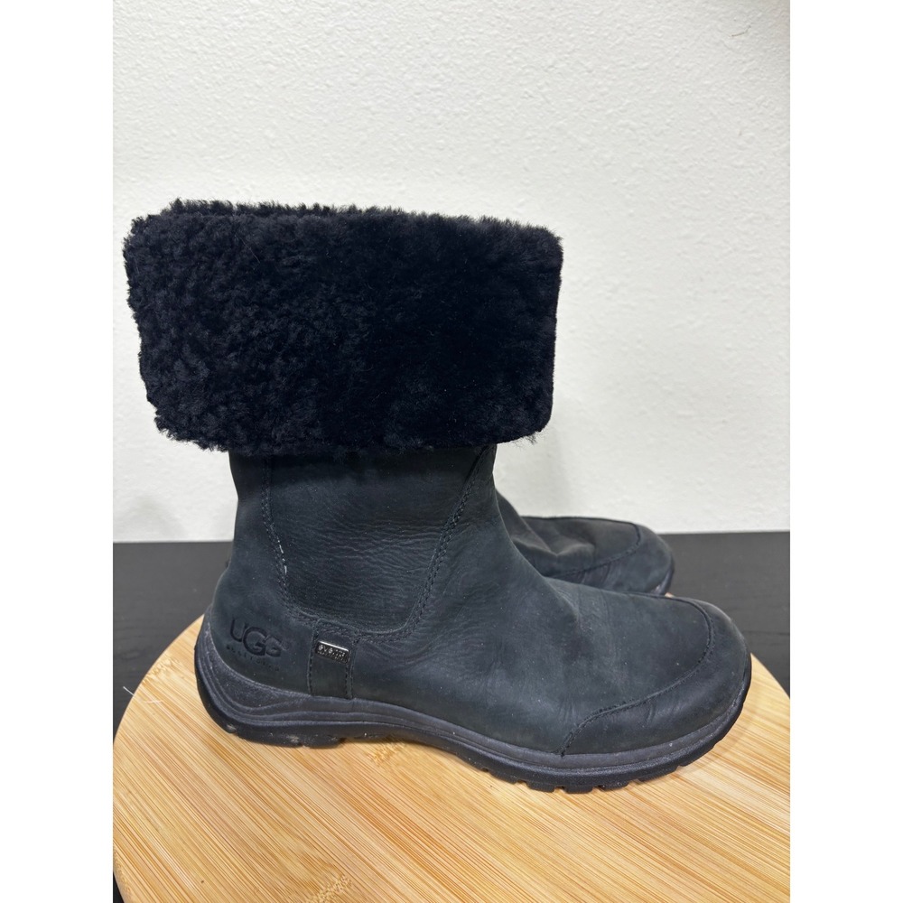 UGG Australia Boots Women's 7 Black Sheepskin Leather‎ Waterproof Shearling 1903